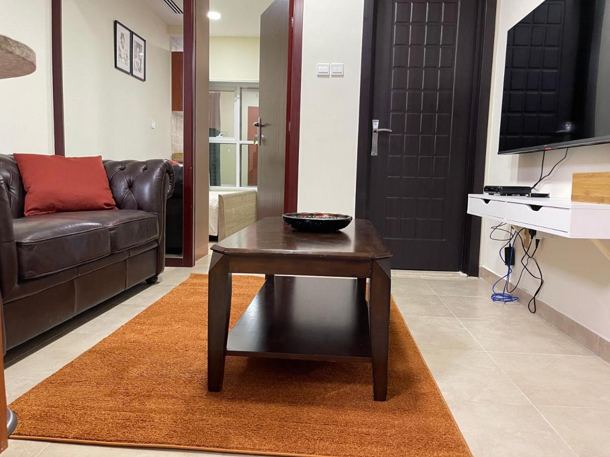 Near MetroCozy & Comfy 1Br Apartment In Jlt Dubái Exterior foto